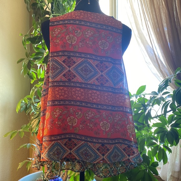 Super cute, soft, multi colors sleeveless summer blouse. - Picture 2 of 7